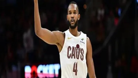 “水晶宫激战曼城！镰田大地领衔首发，哈兰德对决多纳鲁马，激情对决一触即发！”